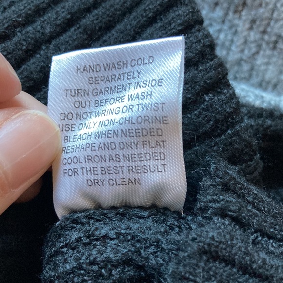 Pinque Sweater - Picture 7 of 7